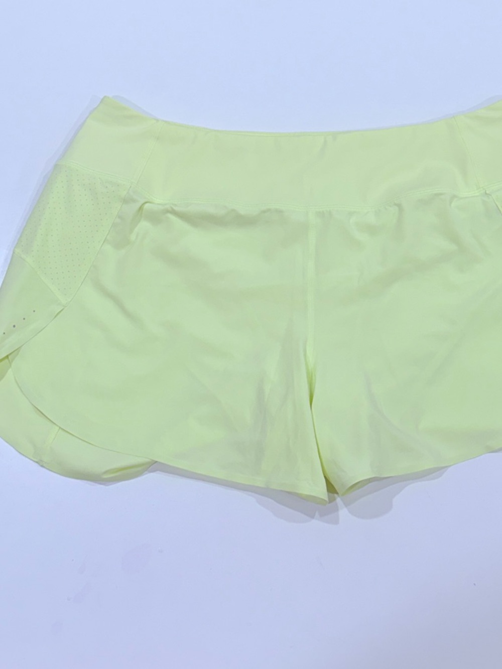 Athleta Women’s Run With it 3.5” Athletic Shorts - Light Lime Green - size 1X